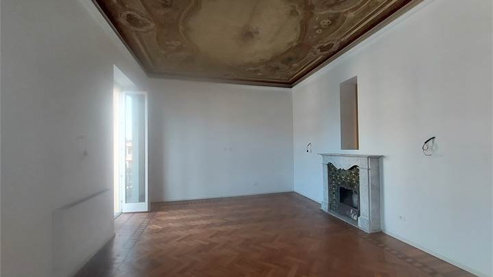 3+ bedroom apartment for sale in Genova