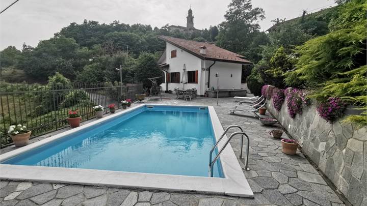 BUSALLA Semino Villa con piscina