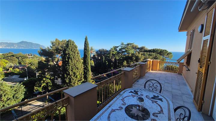 BOGLIASCO attico sul mare vista panoramica