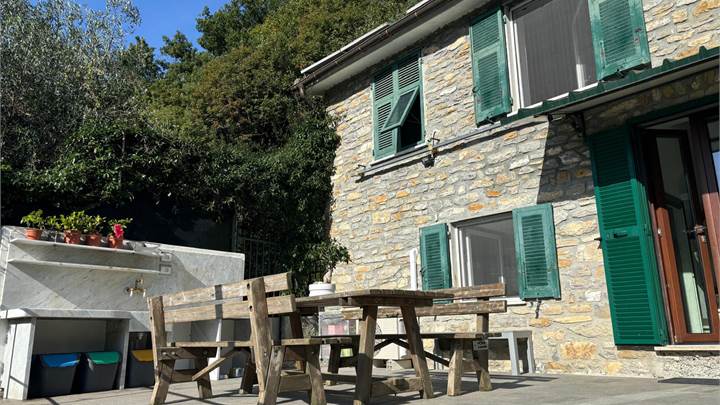 RAPALLO Unico casale con piscina e uliveto