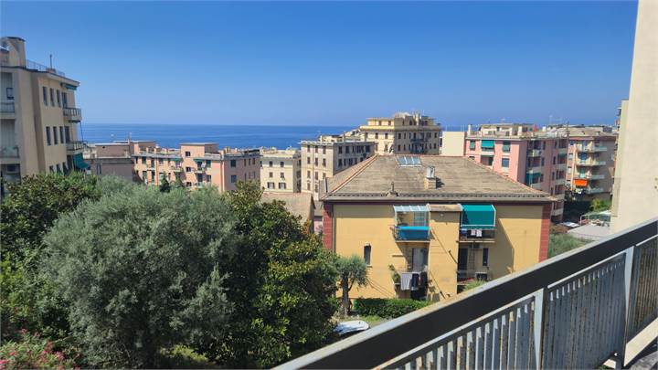 NERVI 130 MQ. con vistamare e doppia balconata
