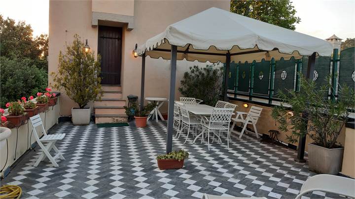 QUARTO in villa lussuoso bipiano con torretta