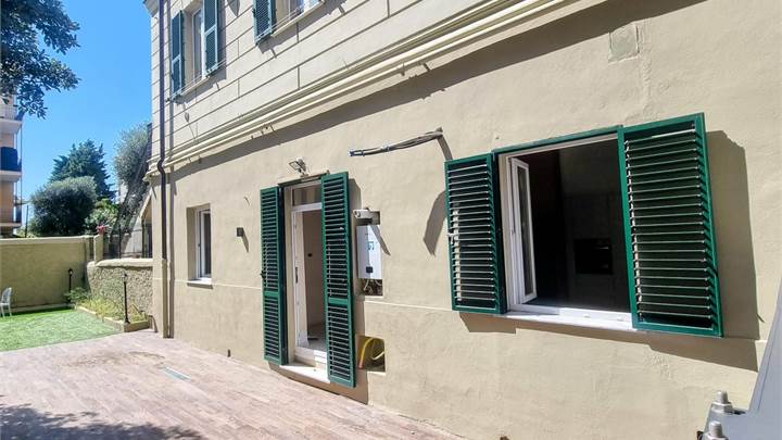 ALBARO a due passi da Corso Italia 
