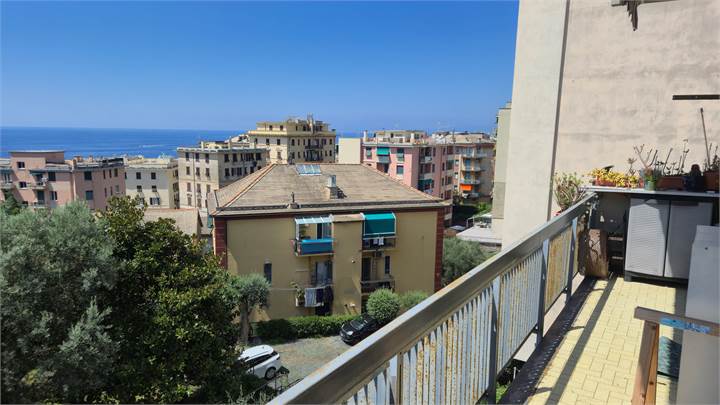 NERVI 130 MQ. con vistamare e doppia balconata