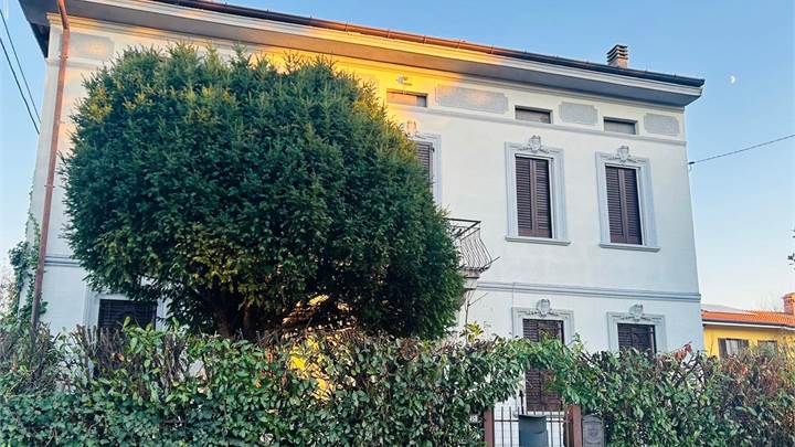 CISLAGO signorile Villa in posizione tranquilla