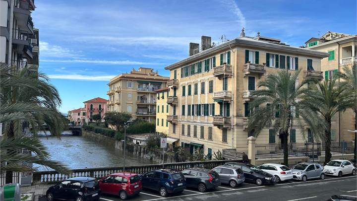 CHIAVARI in centro: grande appartamento divisibile, nel verde