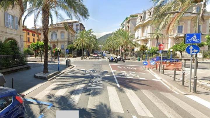 CHIAVARI in centro: bellissimo 6 vani biservizi, nel verde