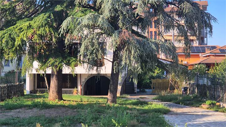 ALESSANDRIA villa mq. 205 +mq.780 giardino